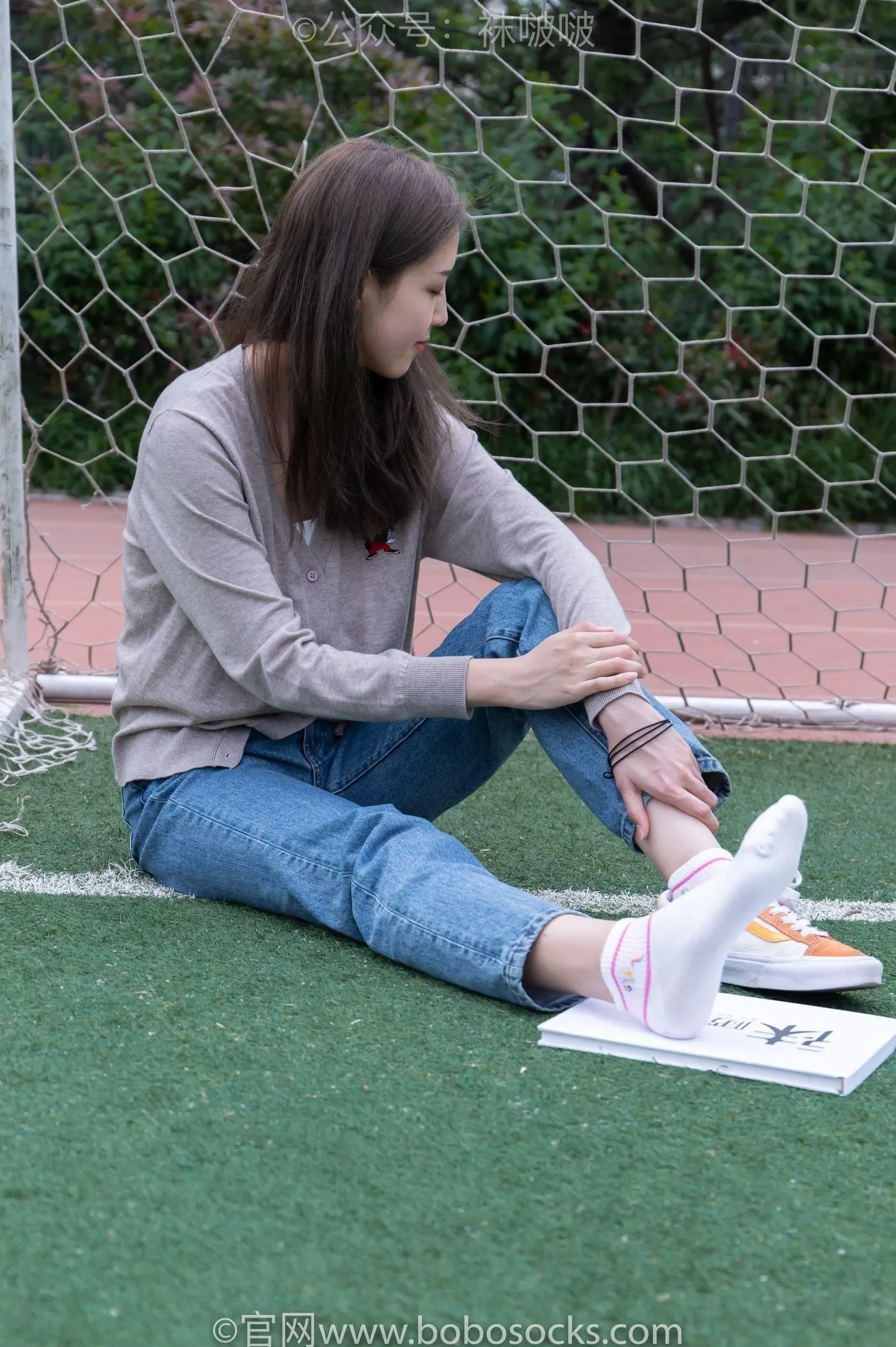 [BoBoSocks袜啵啵]NO.004 泡芙-vans帆布鞋、白棉袜、裸足 [127P]插图3
